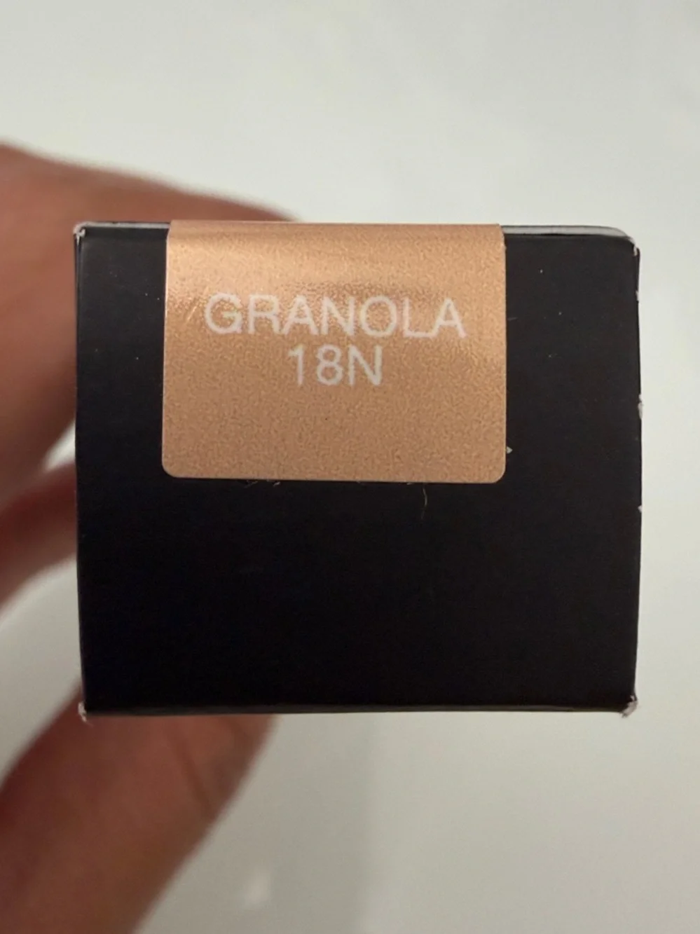 HUDA BEAUTY The Overachiever Concealer - Granola 18N